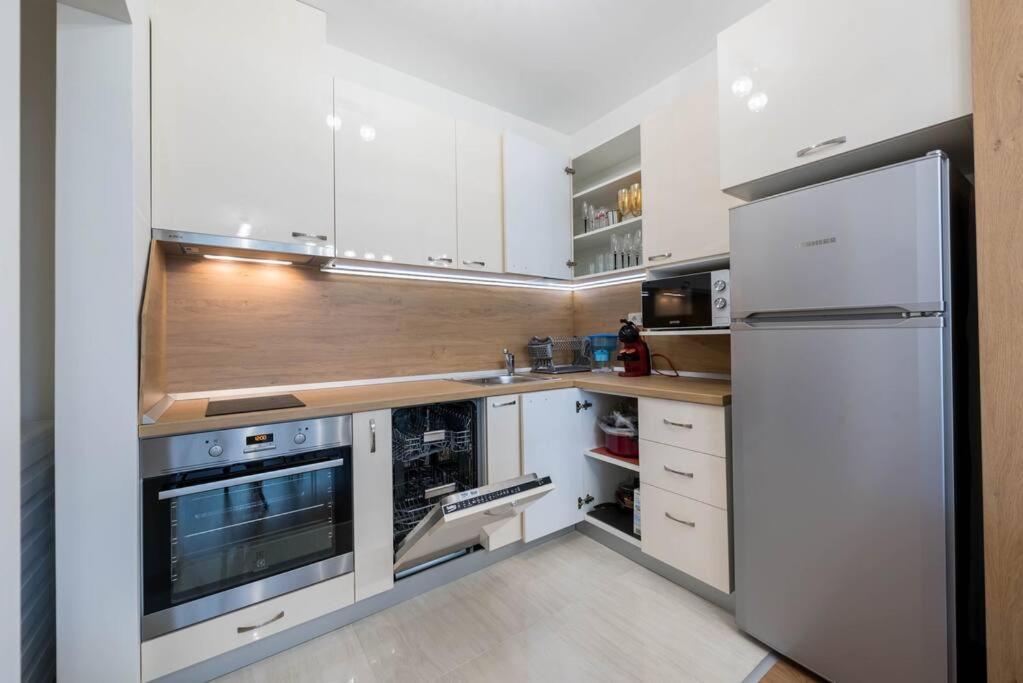 Labyrinth Apartment - Free Parking Space Included Varna Luaran gambar